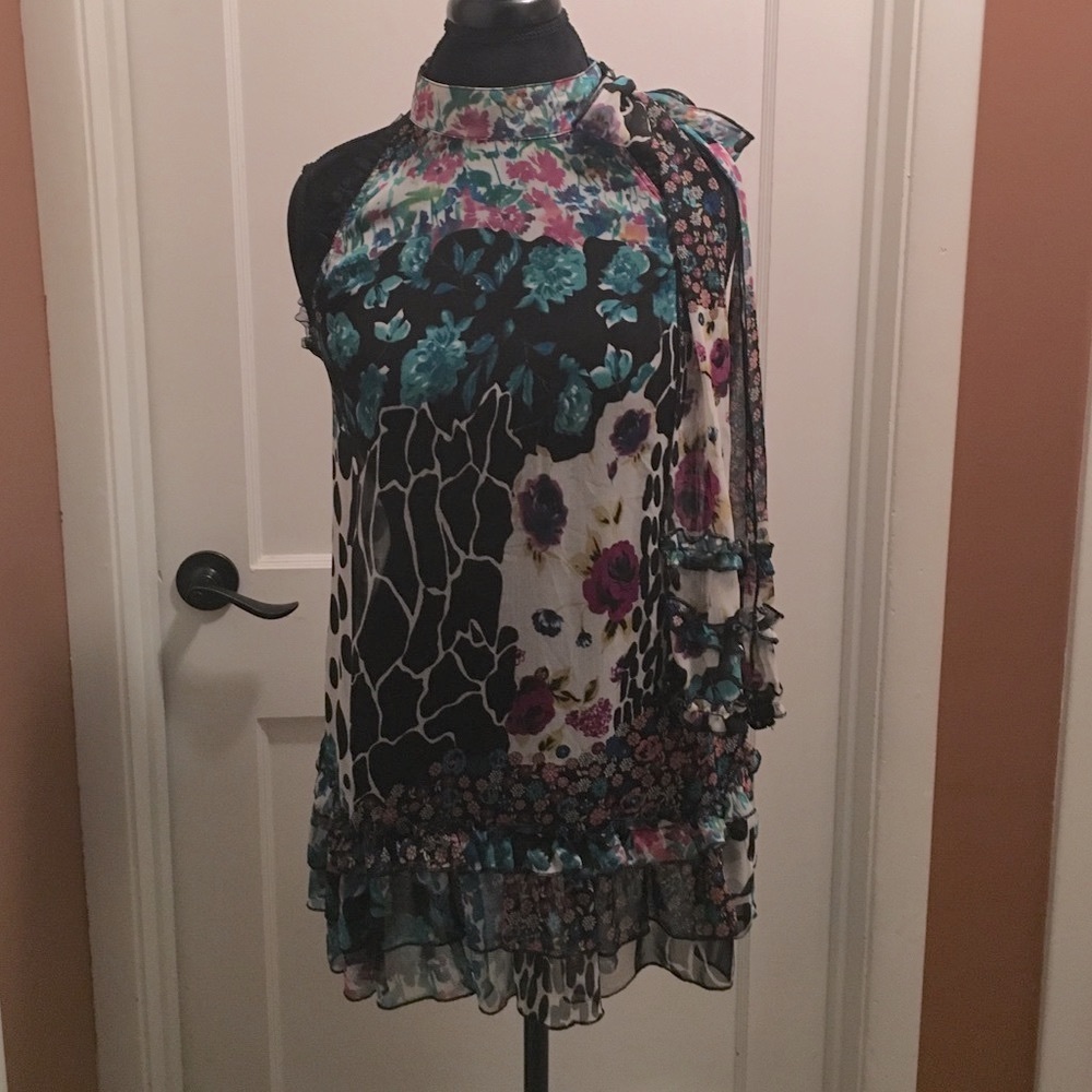 Beautiful sheer sleeveless top by Runway